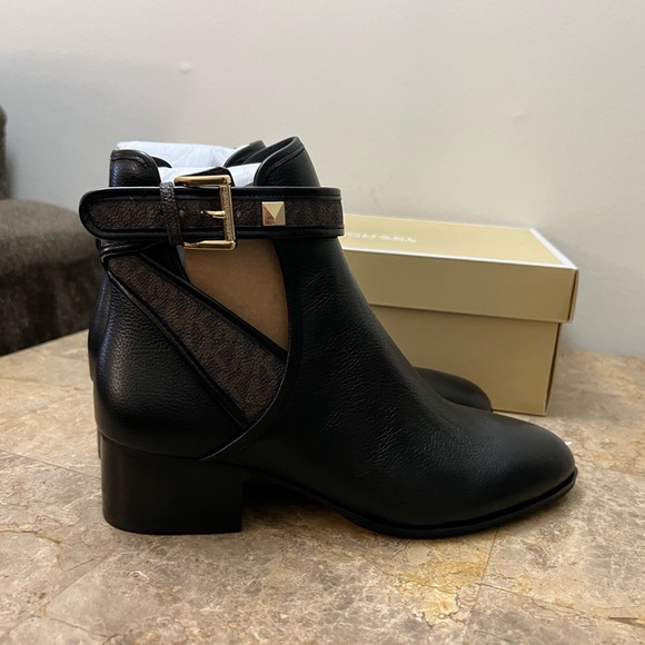 MICHAEL KORS BRITTON BOOTIE - Picture 5 of 8